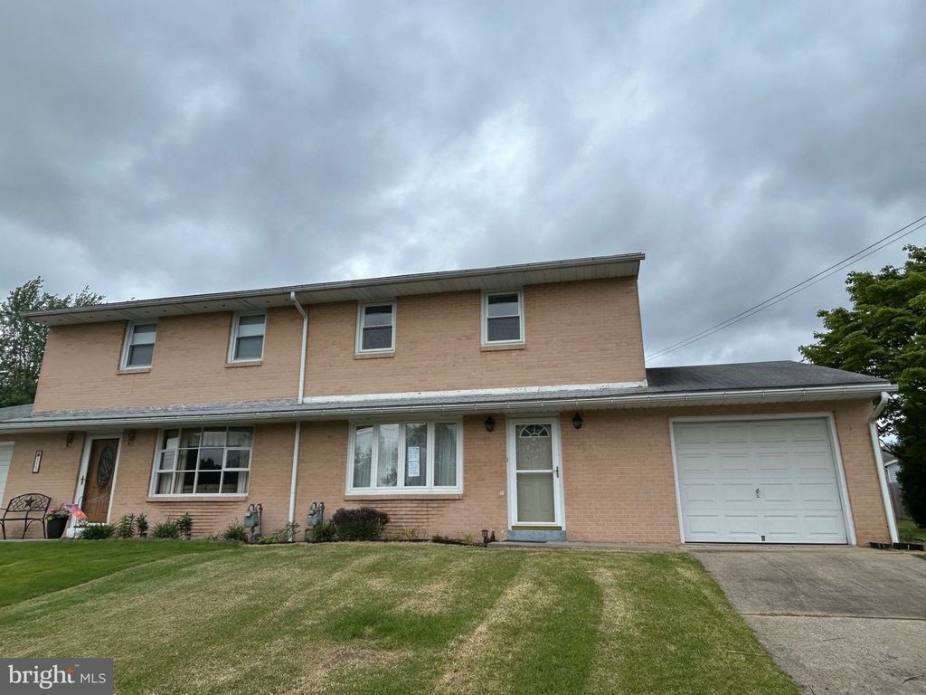 111 SANDY CIRCLE, Chambersburg, PA 17202