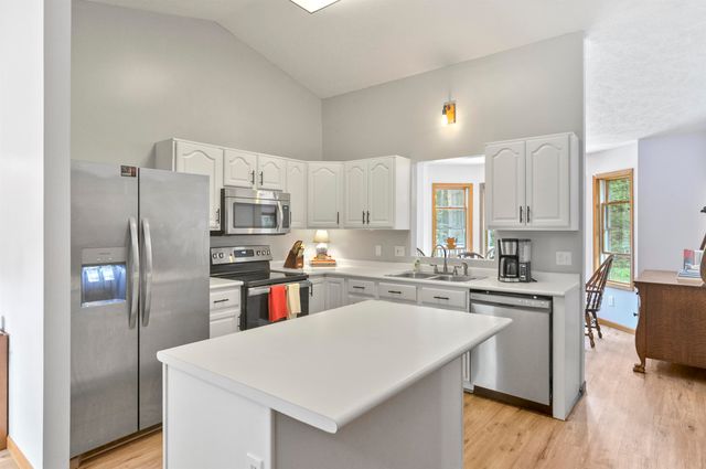 8150 Carriage Lane, Morton Twp, MI 49346