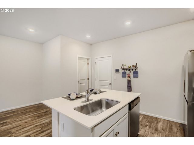 884 N 18TH Ave, Cornelius, OR 97113