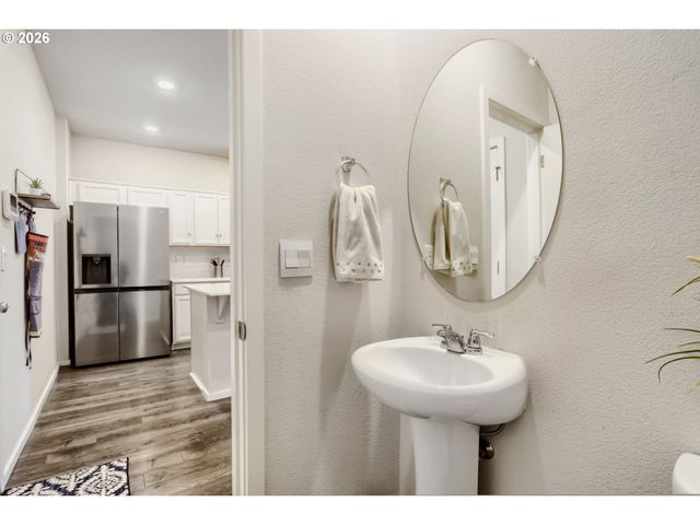 884 N 18TH Ave, Cornelius, OR 97113