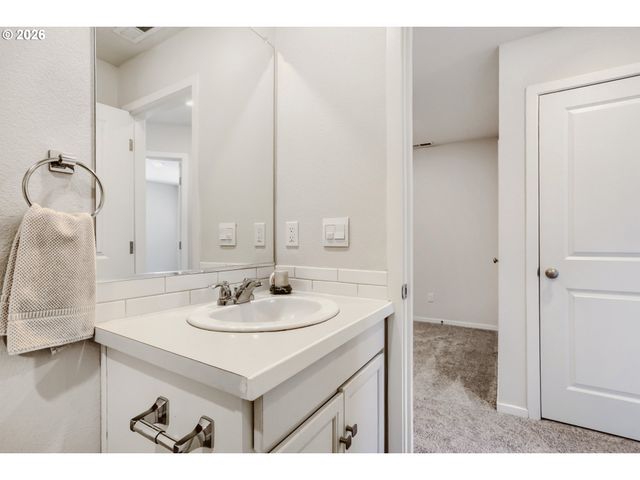 884 N 18TH Ave, Cornelius, OR 97113