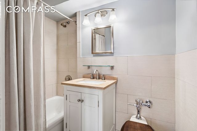 166 E 35th St Apt 5C, New York City, NY 10016