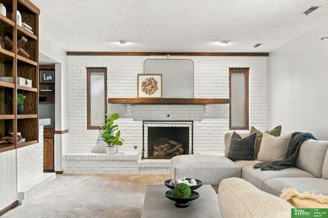 910 Wolf Lane, Bellevue, NE 68005