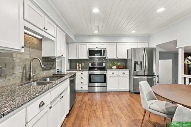 910 Wolf Lane, Bellevue, NE 68005