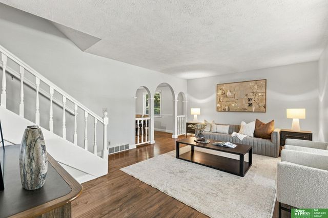 910 Wolf Lane, Bellevue, NE 68005