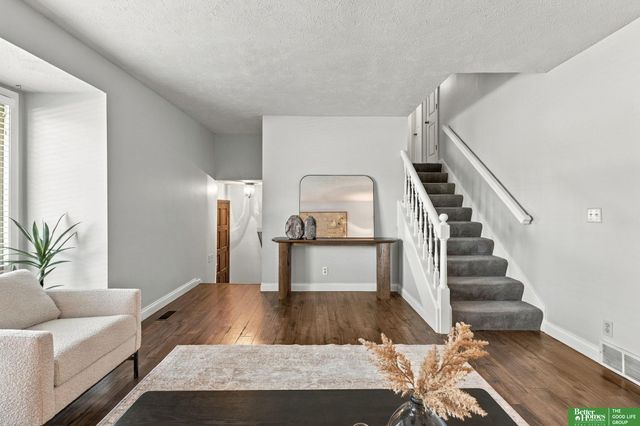910 Wolf Lane, Bellevue, NE 68005