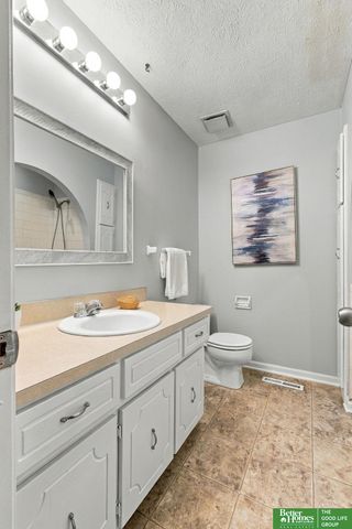 910 Wolf Lane, Bellevue, NE 68005
