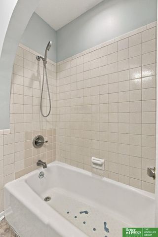 910 Wolf Lane, Bellevue, NE 68005