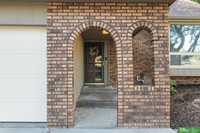 910 Wolf Lane, Bellevue, NE 68005
