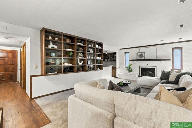 910 Wolf Lane, Bellevue, NE 68005