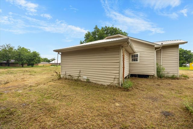 502 S Elm Street, Celeste, TX 75423