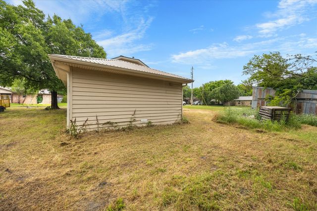502 S Elm Street, Celeste, TX 75423