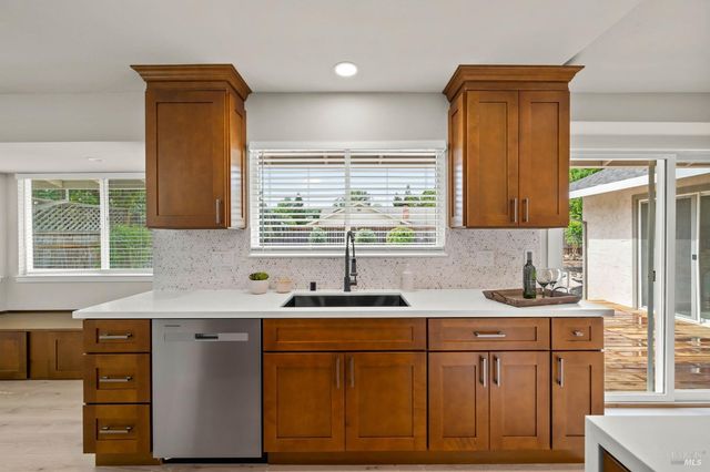 172 Salinas Dr, Vacaville, CA 95688