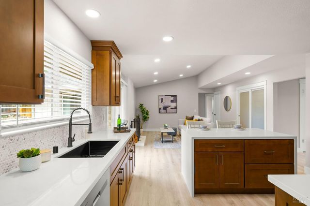 172 Salinas Dr, Vacaville, CA 95688