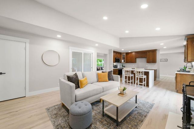 172 Salinas Dr, Vacaville, CA 95688