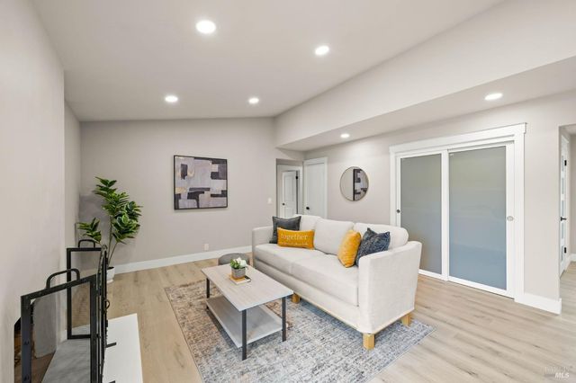 172 Salinas Dr, Vacaville, CA 95688