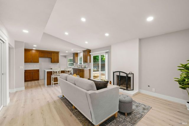 172 Salinas Dr, Vacaville, CA 95688