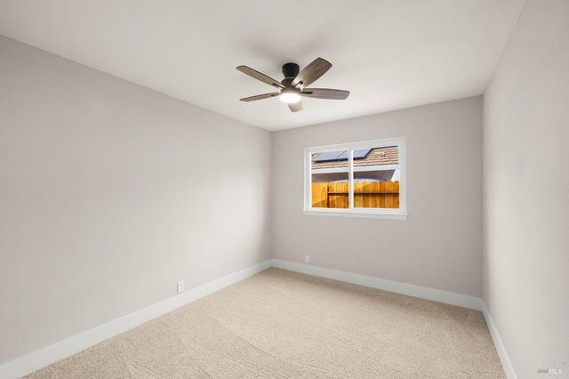 172 Salinas Dr, Vacaville, CA 95688