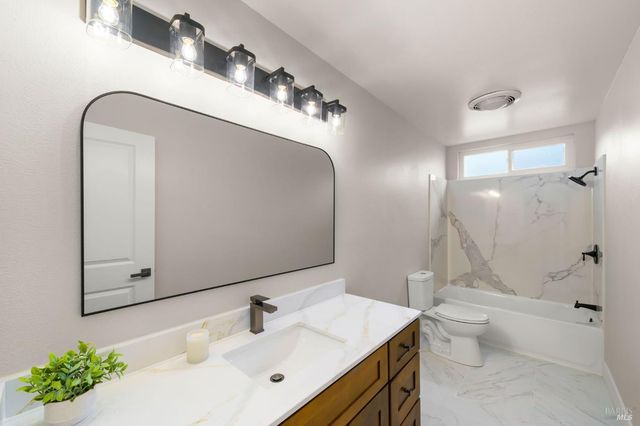 172 Salinas Dr, Vacaville, CA 95688