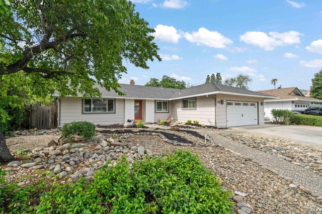 172 Salinas Dr, Vacaville, CA 95688