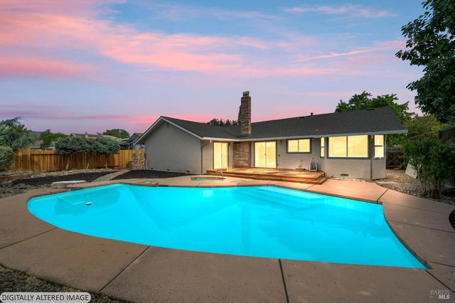 172 Salinas Dr, Vacaville, CA 95688