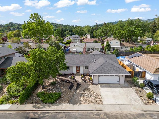 172 Salinas Dr, Vacaville, CA 95688