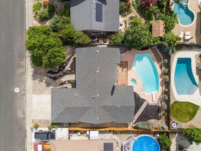 172 Salinas Dr, Vacaville, CA 95688