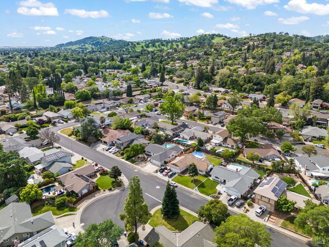 172 Salinas Dr, Vacaville, CA 95688