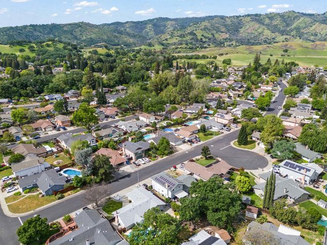 172 Salinas Dr, Vacaville, CA 95688