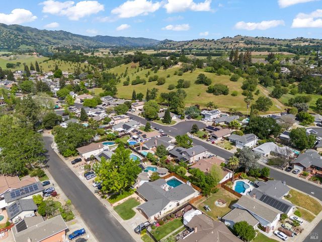 172 Salinas Dr, Vacaville, CA 95688