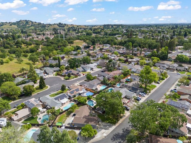 172 Salinas Dr, Vacaville, CA 95688