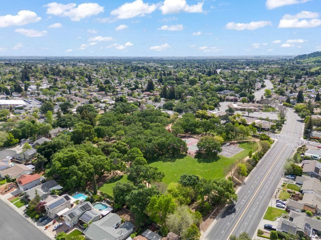 172 Salinas Dr, Vacaville, CA 95688