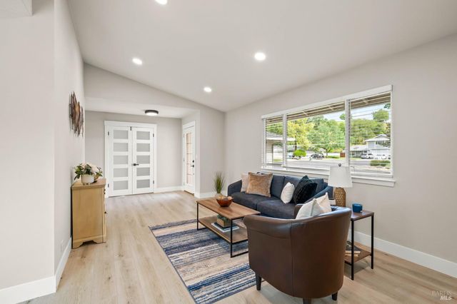 172 Salinas Dr, Vacaville, CA 95688