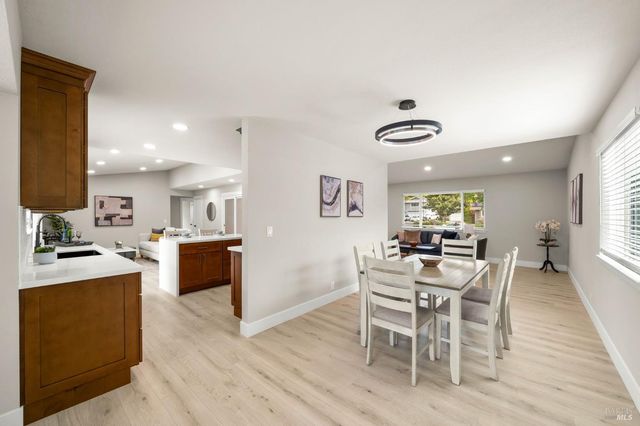 172 Salinas Dr, Vacaville, CA 95688