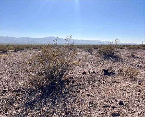 5384 S Opal Road, Golden Valley, AZ 86413