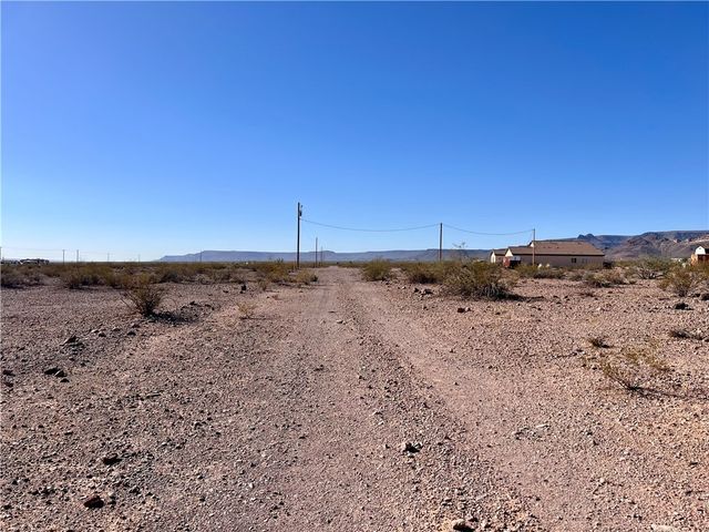 5384 S Opal Road, Golden Valley, AZ 86413