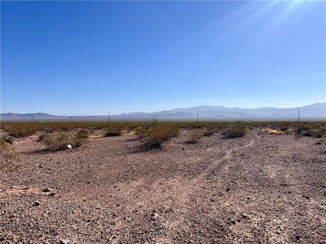 5384 S Opal Road, Golden Valley, AZ 86413