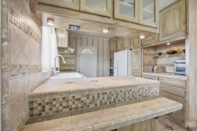 1020 Roberts Lane, Bakersfield, CA 93308