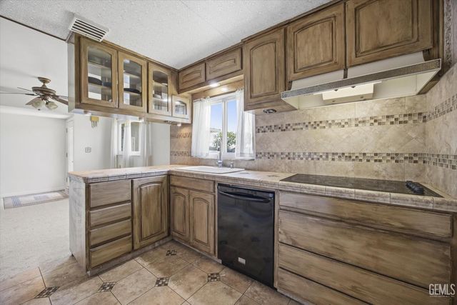 1020 Roberts Lane, Bakersfield, CA 93308