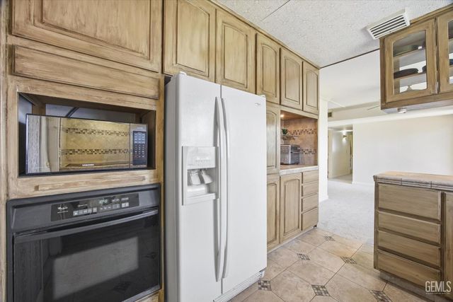 1020 Roberts Lane, Bakersfield, CA 93308