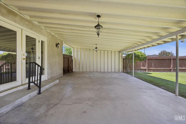 1020 Roberts Lane, Bakersfield, CA 93308