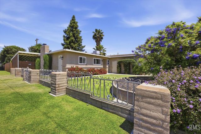 1020 Roberts Lane, Bakersfield, CA 93308