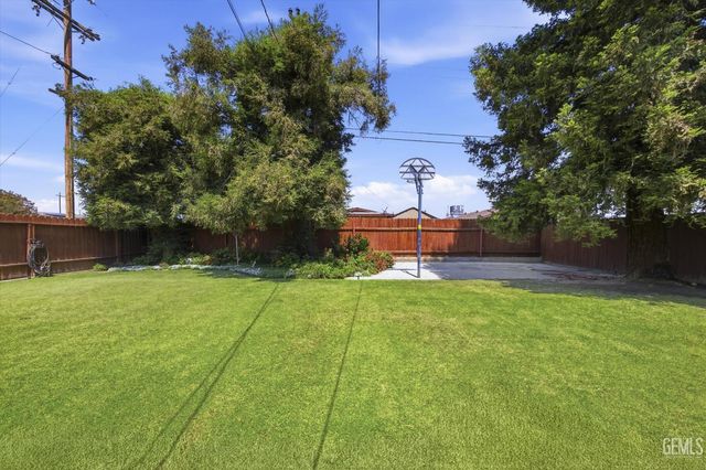 1020 Roberts Lane, Bakersfield, CA 93308