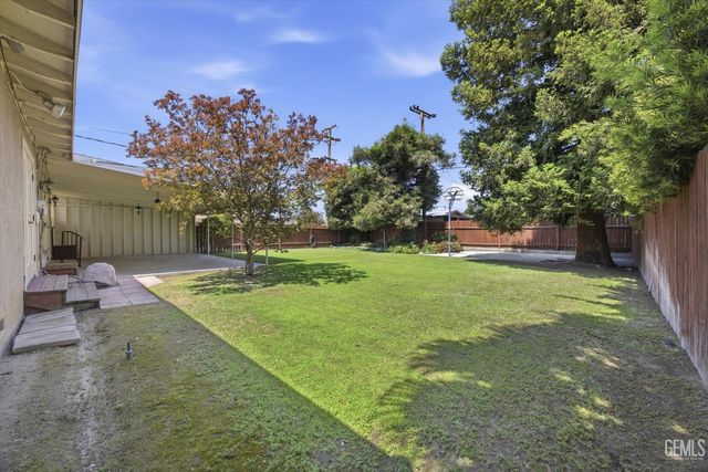 1020 Roberts Lane, Bakersfield, CA 93308