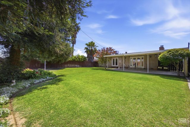 1020 Roberts Lane, Bakersfield, CA 93308