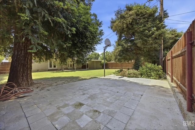 1020 Roberts Lane, Bakersfield, CA 93308