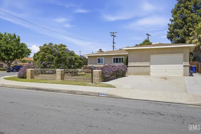 1020 Roberts Lane, Bakersfield, CA 93308