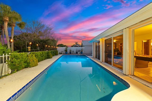 2370 Saratoga Bay Drive, West Palm Beach, FL 33409