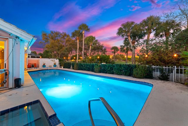 2370 Saratoga Bay Drive, West Palm Beach, FL 33409