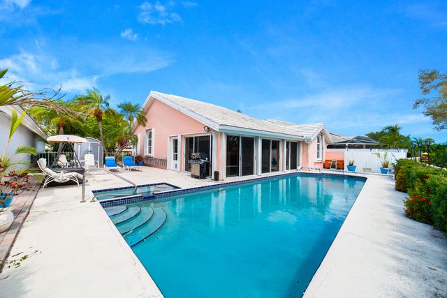 2370 Saratoga Bay Drive, West Palm Beach, FL 33409